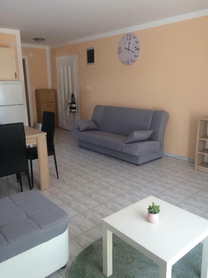 Obiteljski Apartman Filip U Blizini Plaze Za Djecu Palit Eksteriør billede